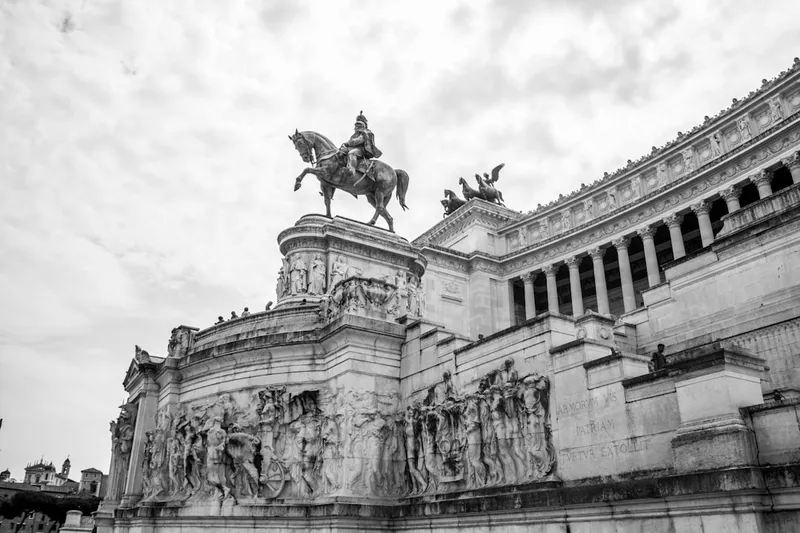 Historical statue monument