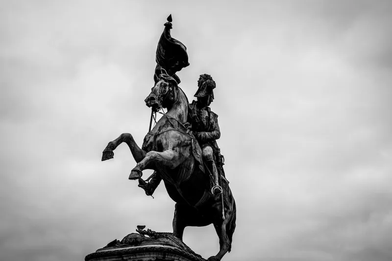 Monument statue representing successful heritage projects